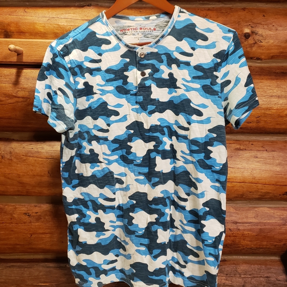 💙2/$10💙Rustic Souls Sz S Blue camo top